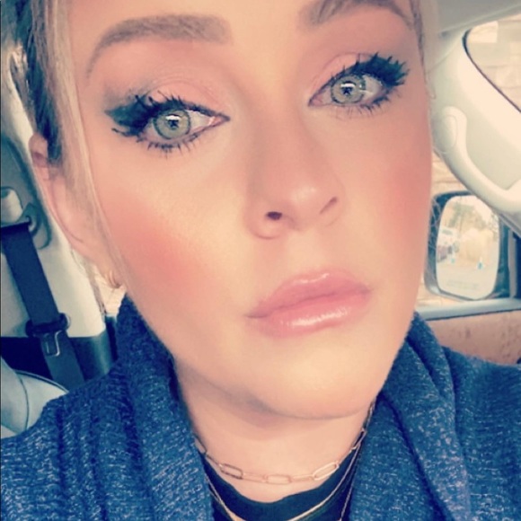 Meet your Posher, Jackie Sax - Picture 5 of 6